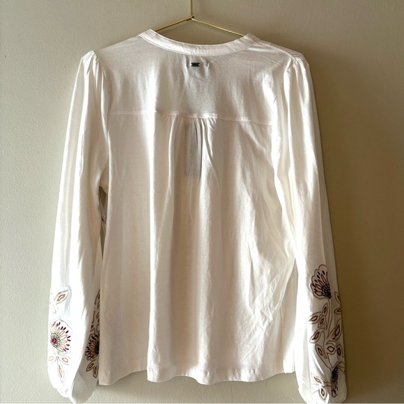 Mexx Cream long sleeve shirt with Floral Embroidery, NWT, Size Small - Picture 3 of 11